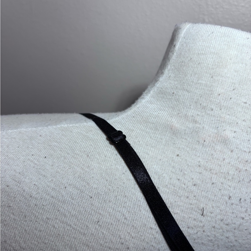 SWS Essentials Lace Bra - Picture 4 of 9